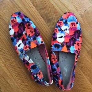Floral TOMS
